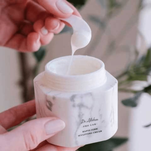 Spune adio pielii lăsate! Dr. Althea Sculpting Cream redă elasticitatea și fermitatea tenului, pentru un aspect tânăr și revitalizat wowskin.ro